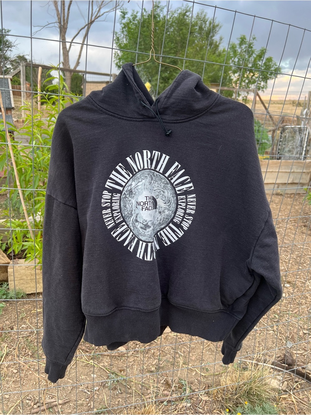 The North Face Black cropped Pullover Hoodie with White Logo Tag